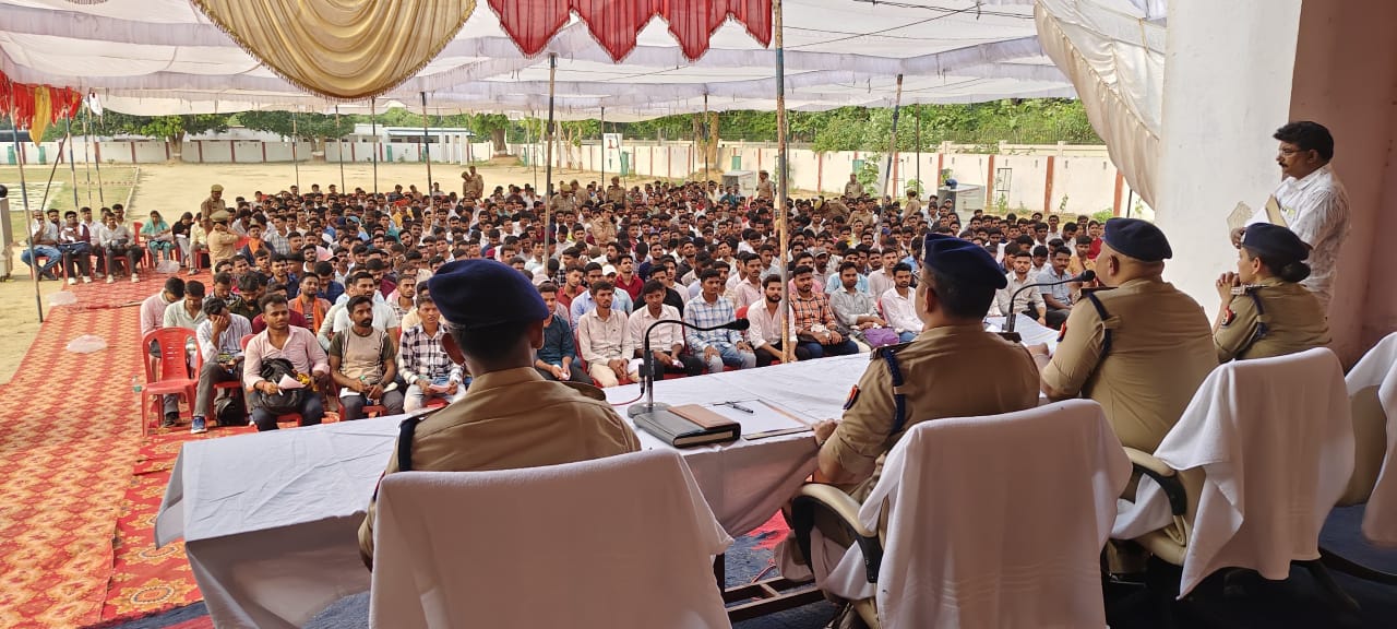 ब्रेकिंग न्यूज़: बस्ती में 554 नए आरक्षी नागरिक पुलिस अभ्यर्थियों को नियुक्ति पत्र और पुलिस कार्यप्रणाली पर मिली ब्रीफिंग