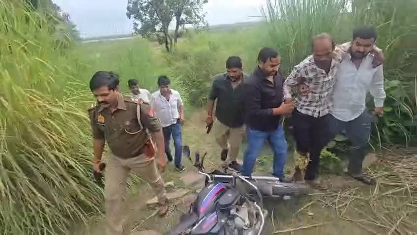 बस्ती जिले से बड़ी खबर  फिर गरजा ‘ऑपरेशन लंगड़ा’! - 50 हजार का इनामी बदमाश पकड़ा गया