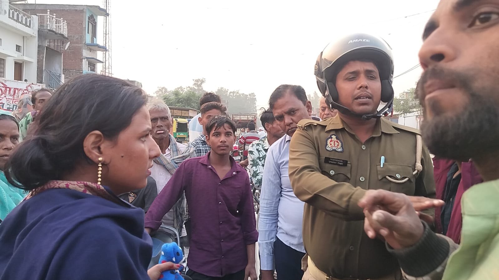 Basti: कुदरहा बाजार में तेज रफ्तार बाइक ने बुजुर्ग व बच्चे को मारी ठोकर, दोनों गंभीर घायल