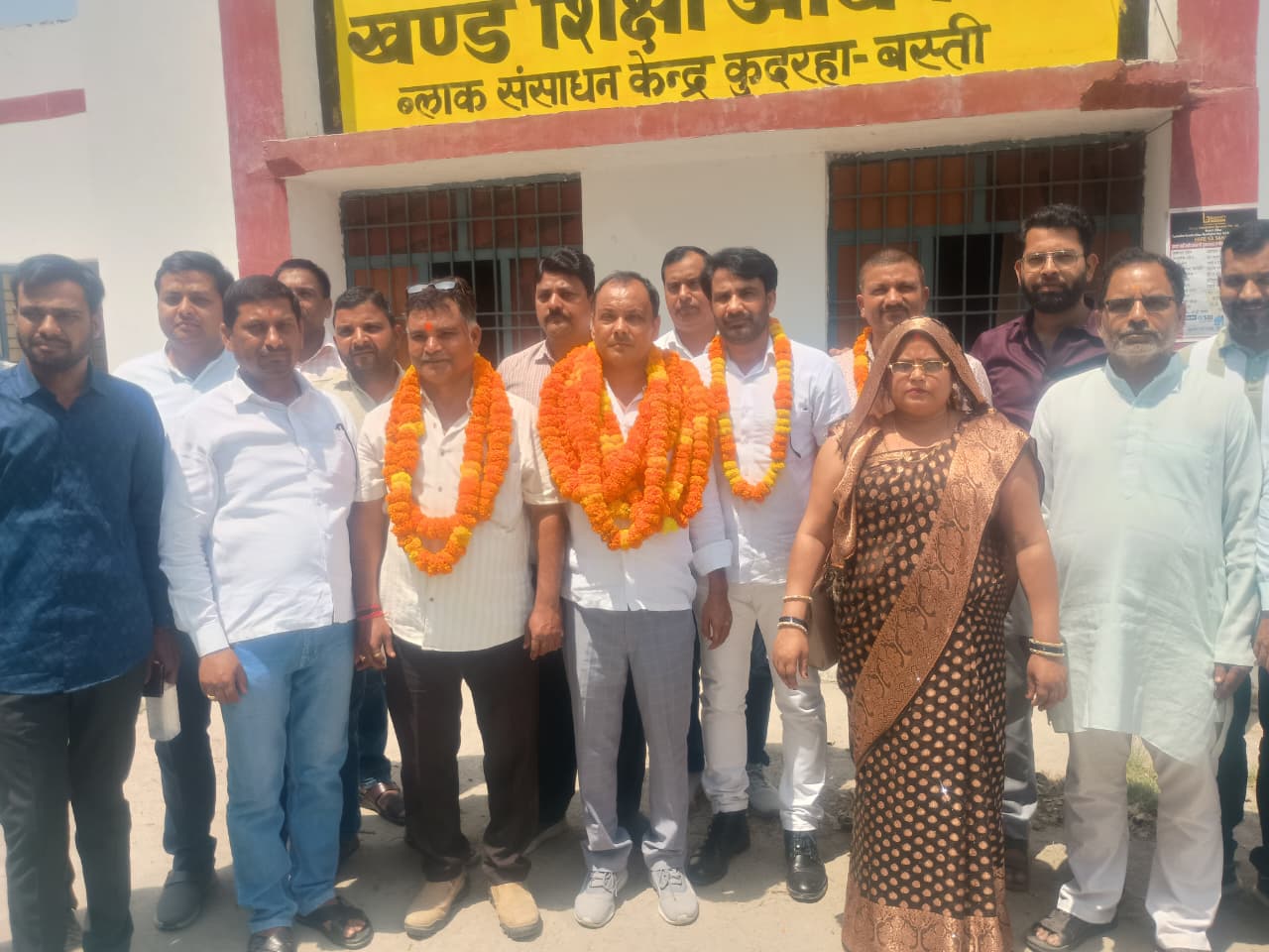 बीआरसी कुदरहा पर शिक्षकों की बैठक, नवनियुक्त ब्लॉक अध्यक्ष ओम प्रकाश पांडेय का भव्य स्वागत