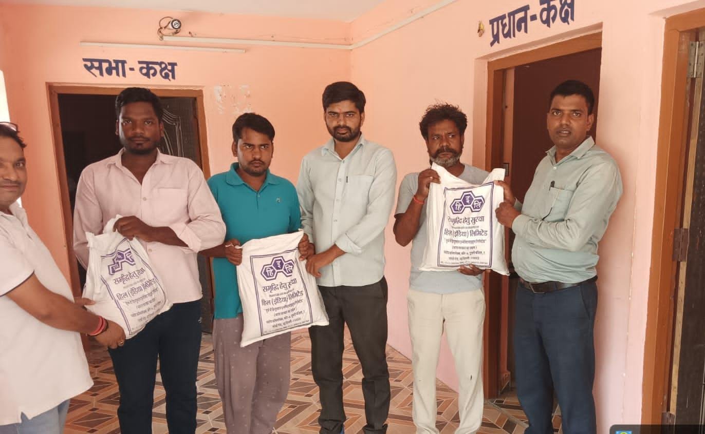 Basti: पाऊं पंचायत भवन में किसानों को वितरित किए गए उन्नत बीज