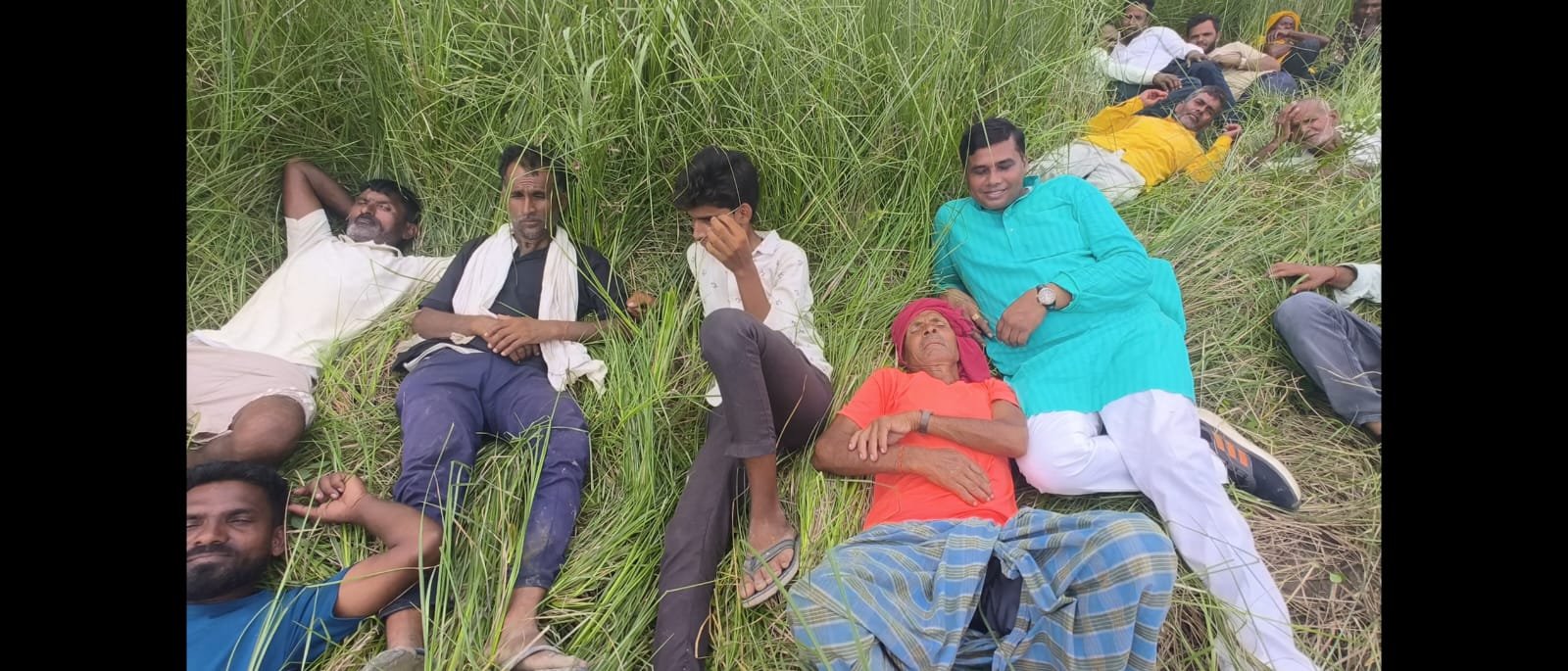 Basti:चारागाह भूमि विवाद को लेकर ग्रामीणों का प्रदर्शन, निष्पक्ष जांच की उठाई मांग