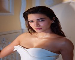 कृति सेनन (Kriti Sanon) – खूबसूरती, टैलेंट और ग्लैमर का तड़का