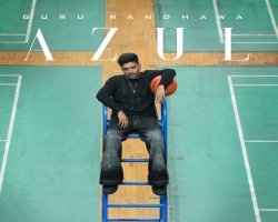 'Sirra' के बाद, गुरु रंधावा ने एक और नए चेहरे के साथ मिलकर अपना लेटेस्ट गाना 'Azul' लॉन्च किया है।
