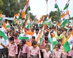 Basti: कुदरहा मंडल में भव्य तिरंगा यात्रा का आयोजन