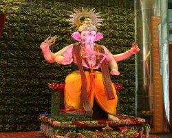 दुनिया की सबसे ऊंची इको-फ्रेंडली गणपति प्रतिमा "बूमरैंग का राजा” का भव्य अनावरण