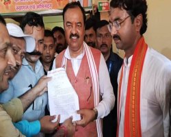 शिक्षकों ने डिप्टी सीएम केशव प्रसाद मौर्य को सौंपा ज्ञापन