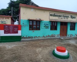 Basti: दस साल से एक ही सर्किल में तैनात चकबंदी अधिकारी पर मनमानी का आरोप, ग्रामीणों ने हटाने की उठाई मांग