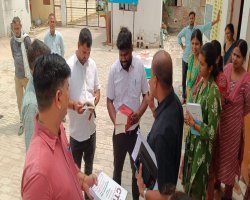 Basti: कस्तूरबा विद्यालय की क्षतिग्रस्त चहारदीवारी का बीएसए व बीडीओ ने किया निरीक्षण