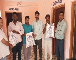 Basti: पाऊं पंचायत भवन में किसानों को वितरित किए गए उन्नत बीज