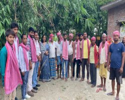 Basti: अखिलेश यादव के जन्मदिन पर सेवा और पर्यावरण संरक्षण का संदेश, 53 पौधे रोपे व गमछे बांटे